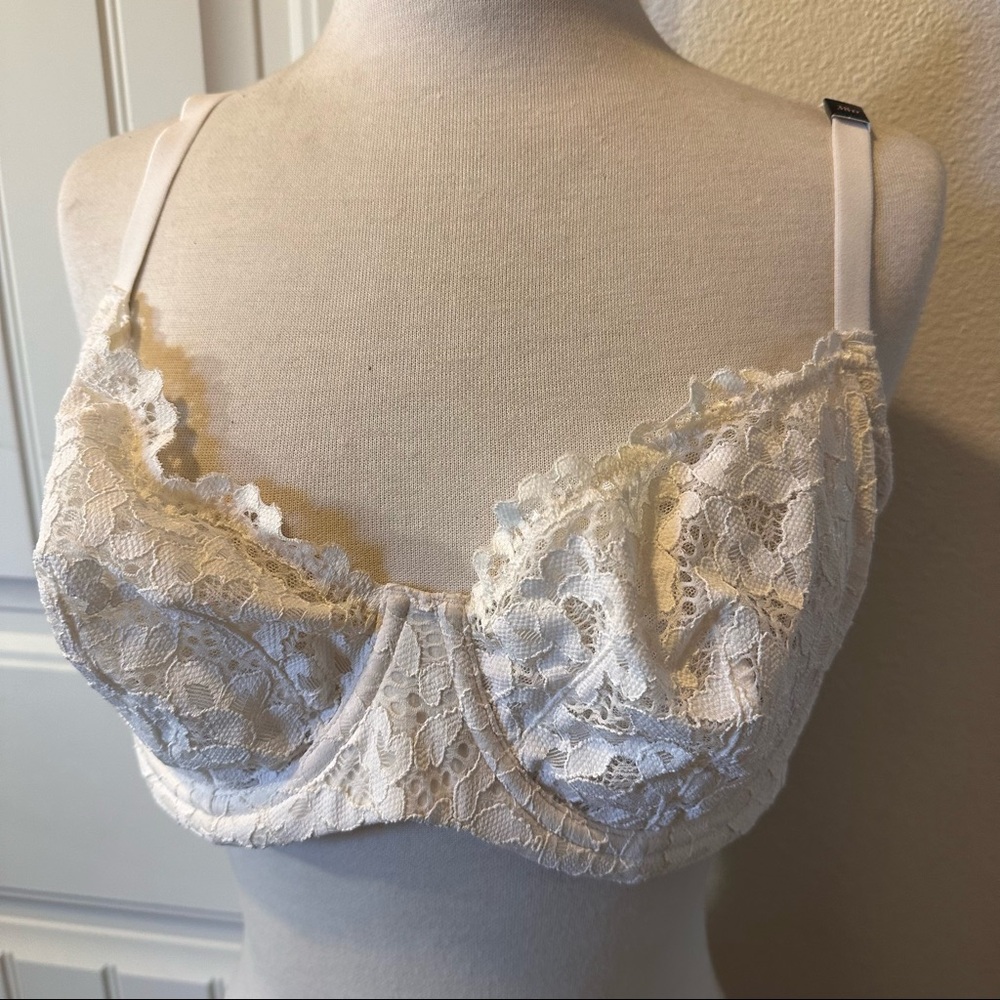 Victoria’s Secret lace bra 38 D cream